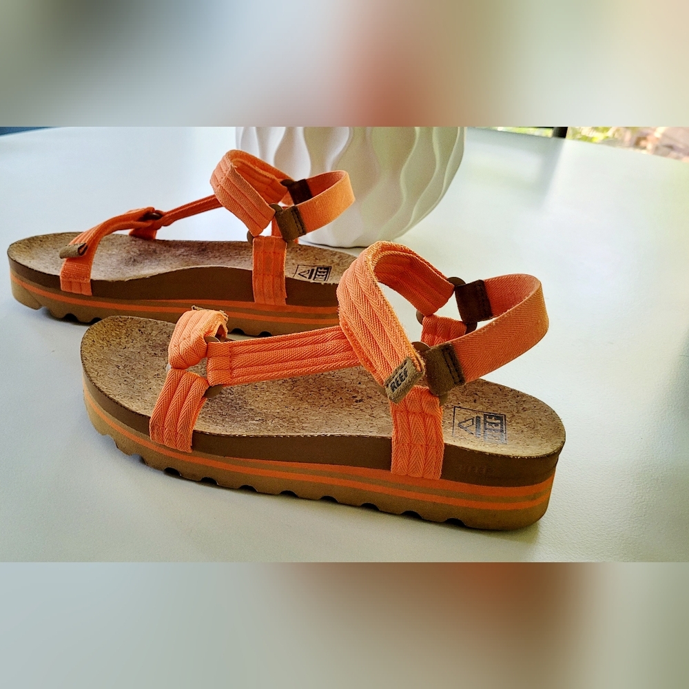 Reef Rem Hi Sandal In Orange